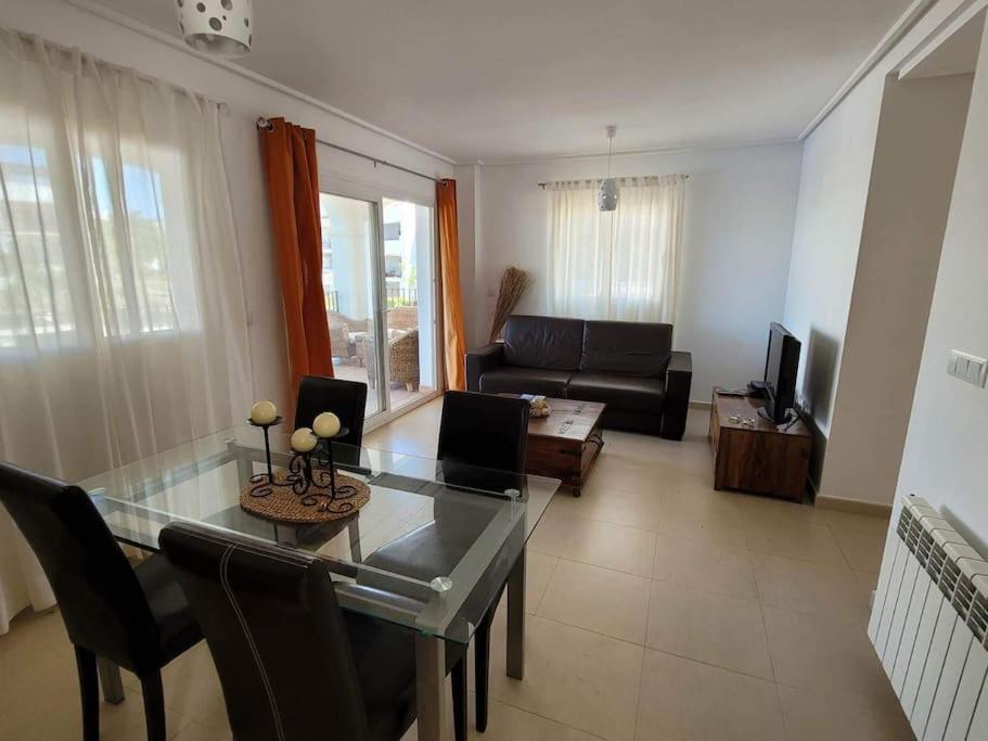 Belle Vue Sur La Piscine Apartment Sucina Luaran gambar