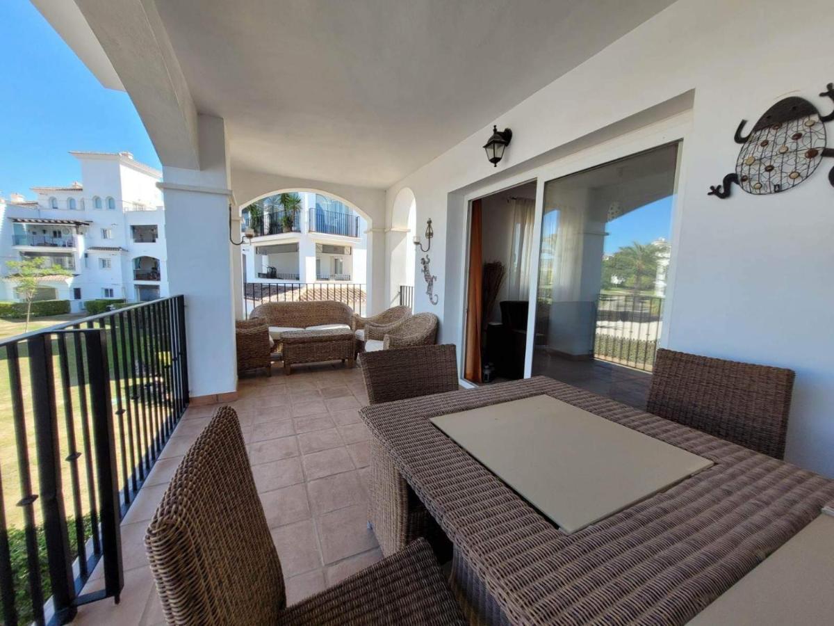 Belle Vue Sur La Piscine Apartment Sucina Luaran gambar